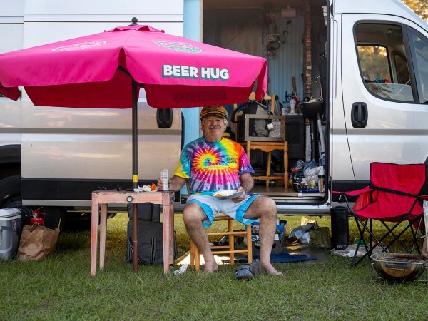 beer-hugs-at-peace-love-vans